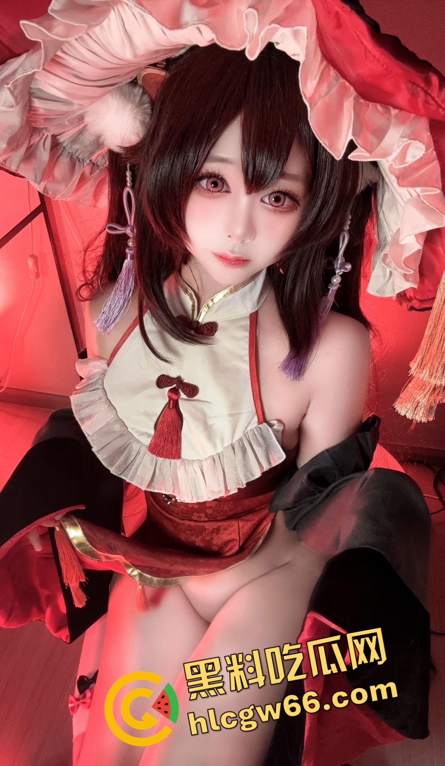 广州漫展COS圈疯批妹子,掰腿窗边榨精,操几下就射,事后还掰逼录像看精液流出来!-5