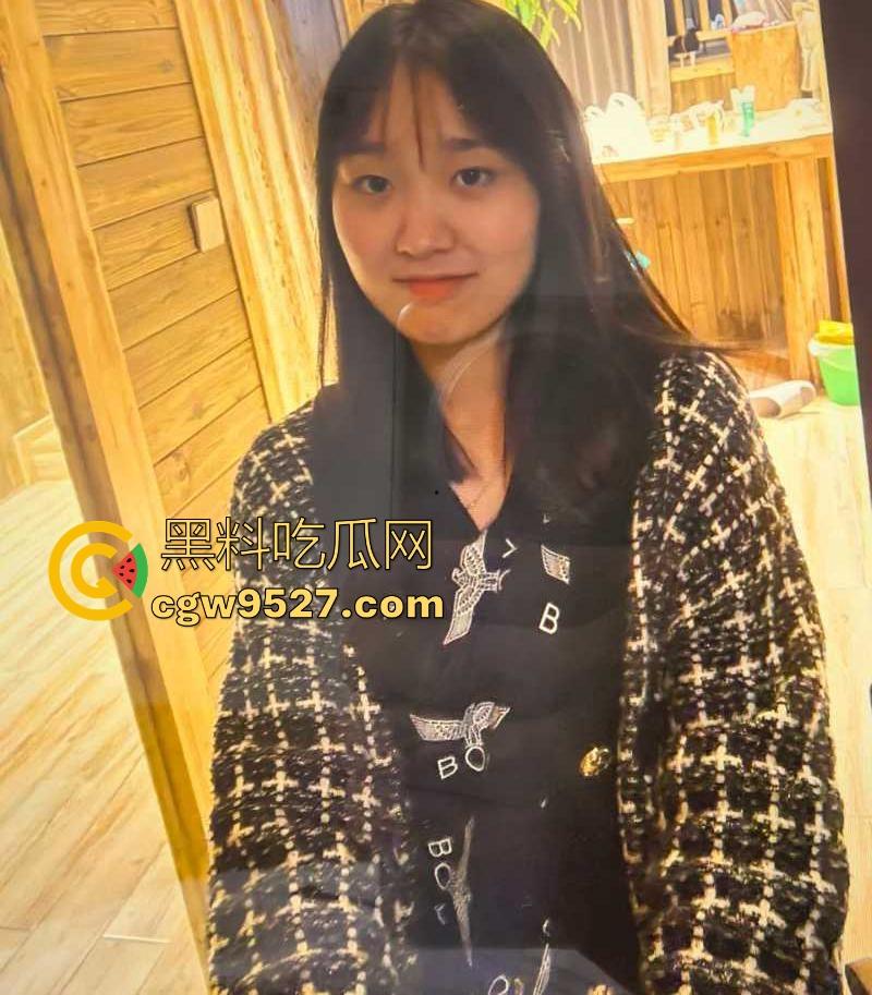 湖南师范学院00后【李小晴】做爱视频被男友曝光,巨乳翘臀画面露骨火辣,喜欢后入猛干淫水四溅!-3