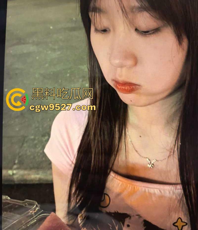 湖南师范学院00后【李小晴】做爱视频被男友曝光,巨乳翘臀画面露骨火辣,喜欢后入猛干淫水四溅!-8