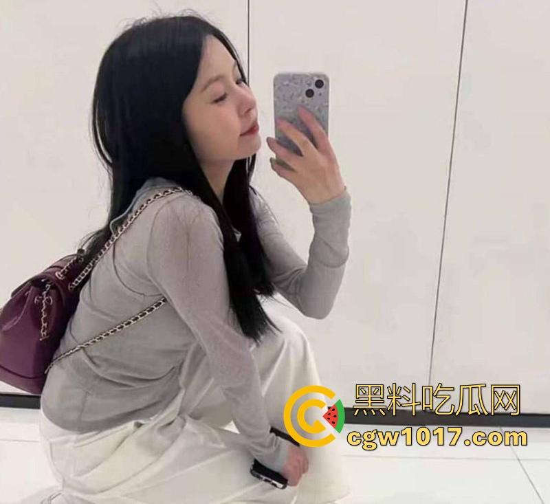 夜店邂逅湖北反差婊【黄美丽】直奔酒店上演疯狂肉搏,红唇包裹炮友粗硬鸡巴深喉,白浆顺屌身狂流淫液喷溅床单!-1